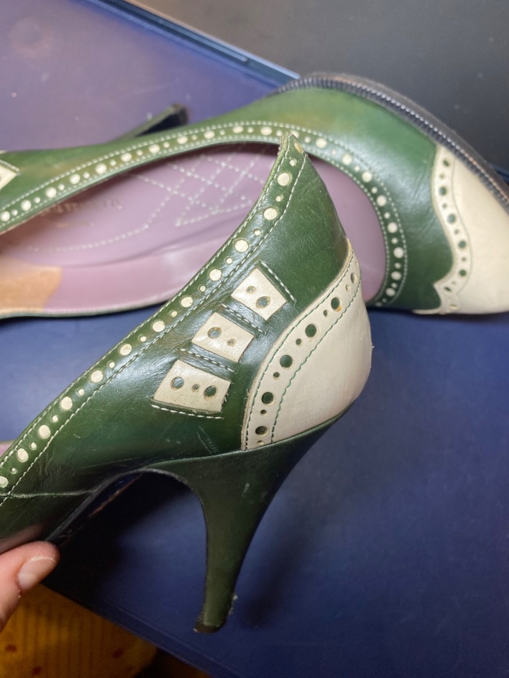 Vintage Alberta Ferretti Green Cream Leather Brogue Wingtip Pumps Heels 37 7 - Picture 9 of 14
